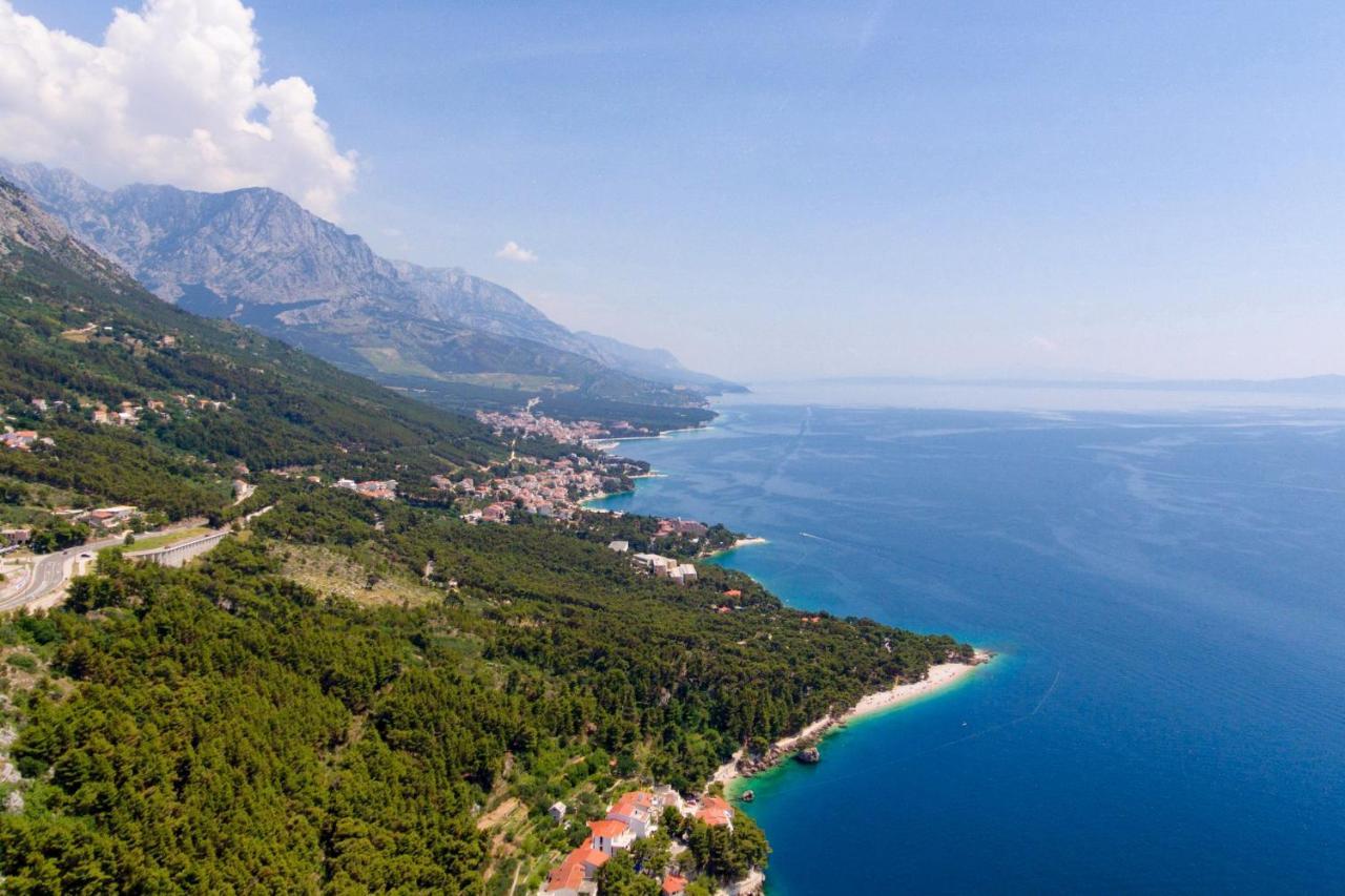 Apartments By The Sea Brela, Makarska - 16950 Buitenkant foto