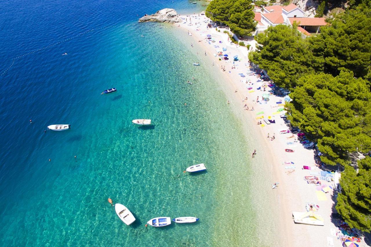 Apartments By The Sea Brela, Makarska - 16950 Buitenkant foto