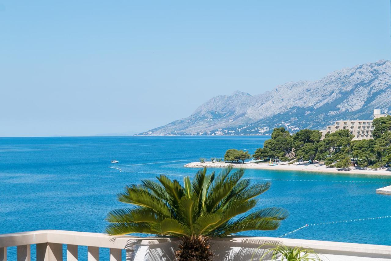 Apartments By The Sea Brela, Makarska - 16950 Buitenkant foto